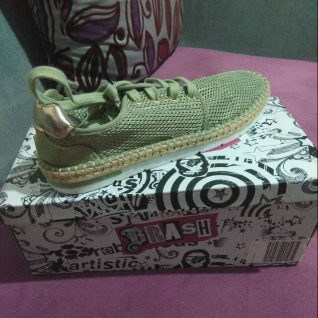 Sepatu brash PAYLESS