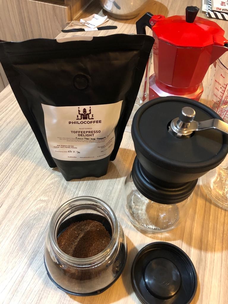 Onetwocups Alat Penggiling Kopi Manual Coffee Grinder - Cf4146