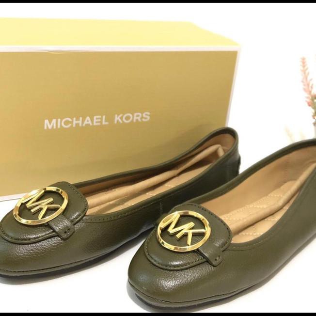 harga flat shoes michael kors