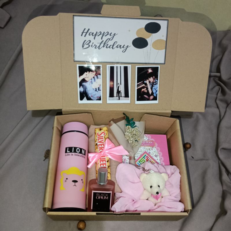 Gift Box Hampers Paket Spesial | Gift Box Birthday | Kado Ulang Tahun | Kado Romantis | Hampers Wisuda | Hadiah Anniversary | Hampers Hijab Al Quran Coklat Botol Minum Bunga Parfum Boneka