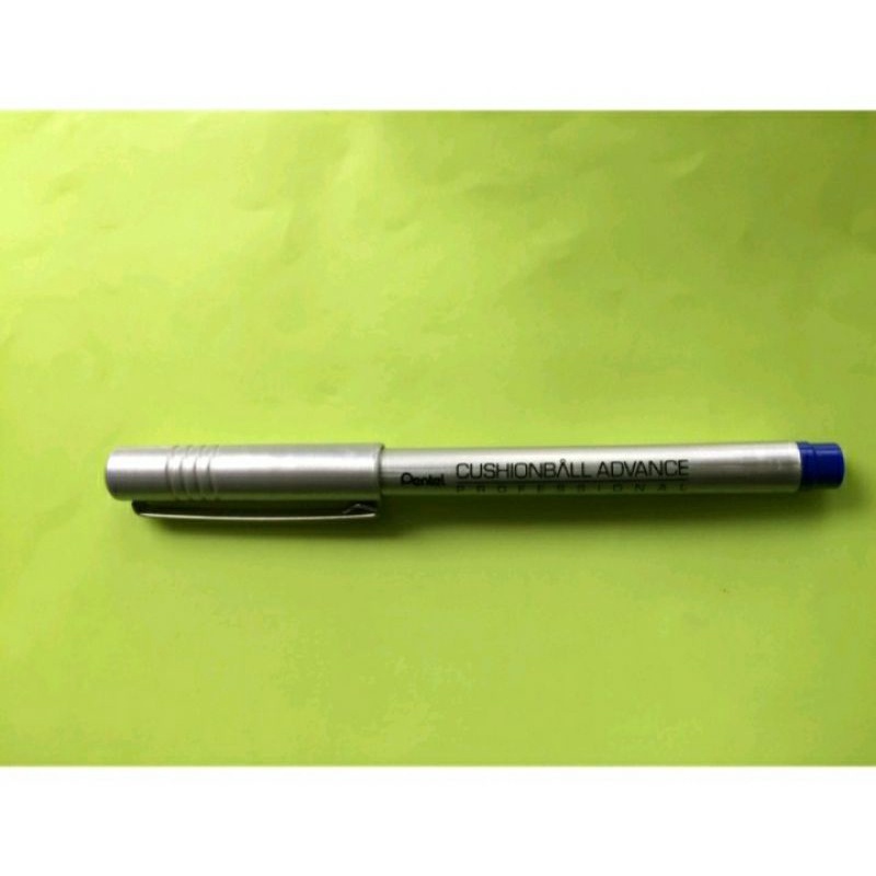 

Cushion Ball Pen Pentel RD 38 warna biru diameter 0,8 mm