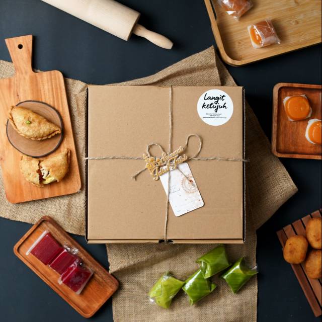 

Hampers custom packaging box