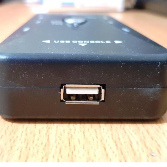 KVM SWITCH 4 PORT USB