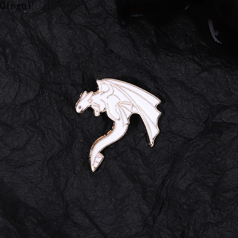 Bros Pin Enamel Desain Kartun Naga Terbang Warna Hitam Putih Bahan Alloy Untuk Hadiah