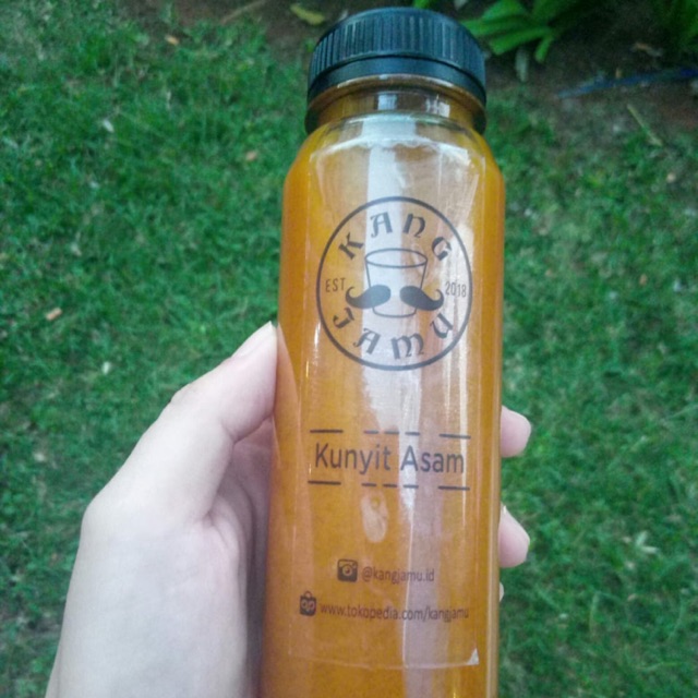 

Jamu Kunyit Asam / Beras kencur 250ml (gula campur) botol plastik