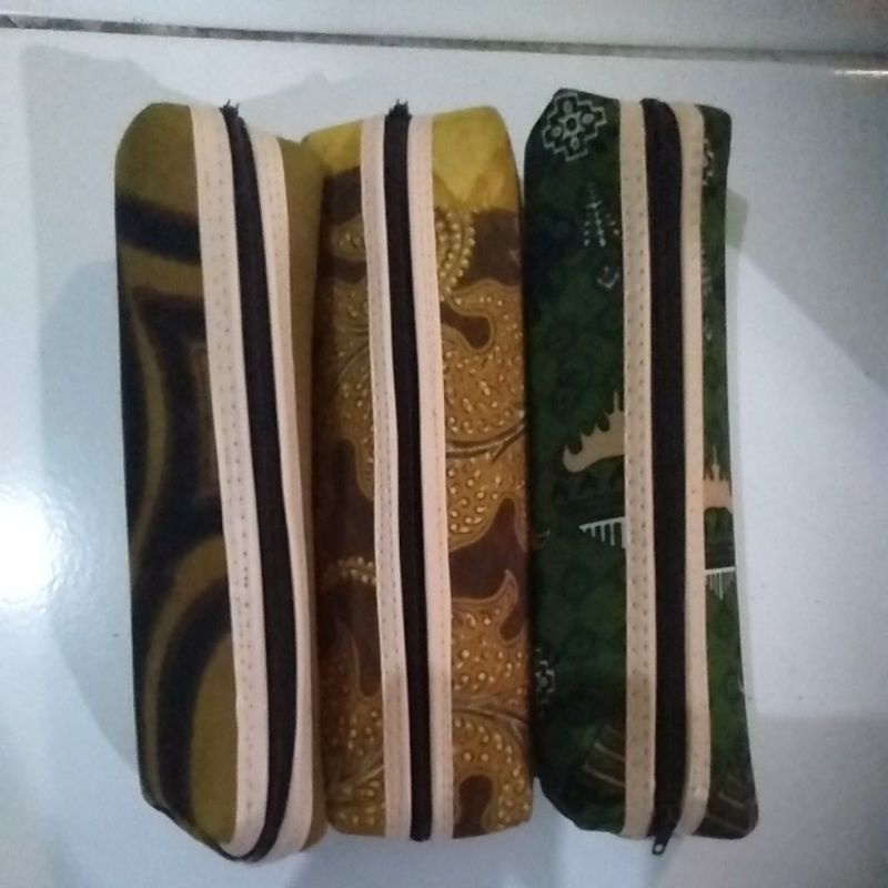 

Preloved Kotak Pensil Batik