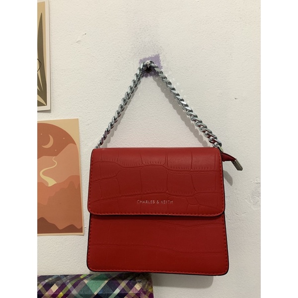 preloved tas charles and keith merah (bukan ori)