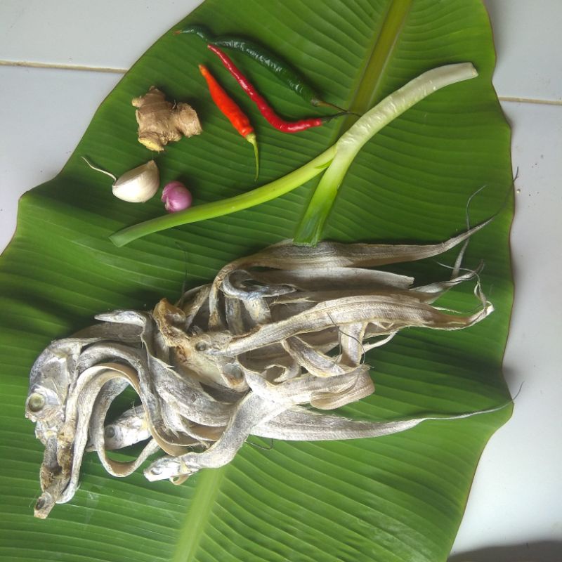 

ikan asin kering ikan layur berat 250gr