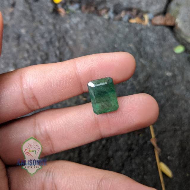|| Natural Emerald Beryl / Zamrud