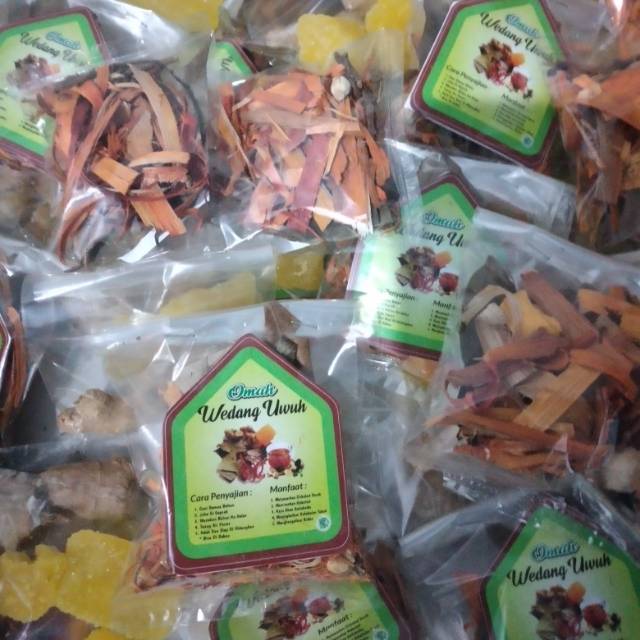 

WEDANG UWUH ( HANYA REMPAH dan GULA BATU )
