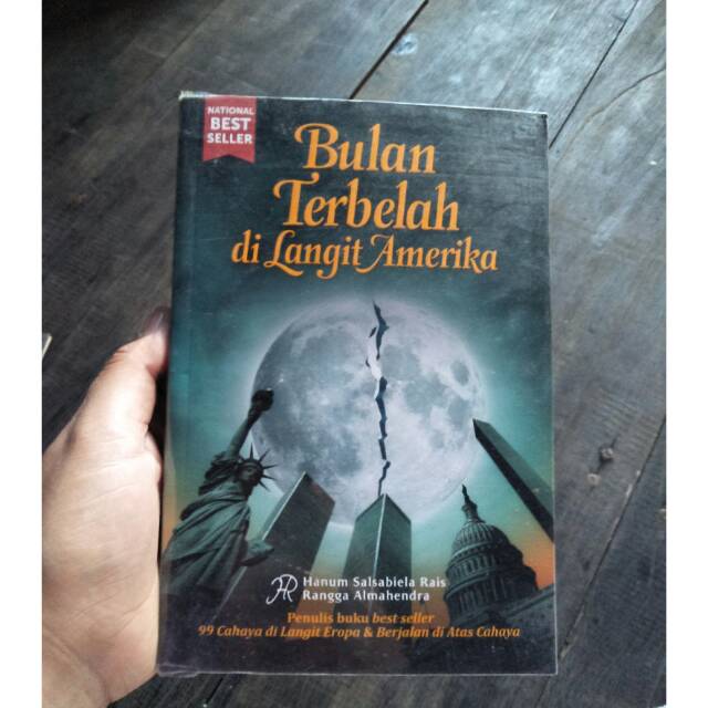 Preloved Novel BULAN TERBELAH DI LANGIT AMERIKA