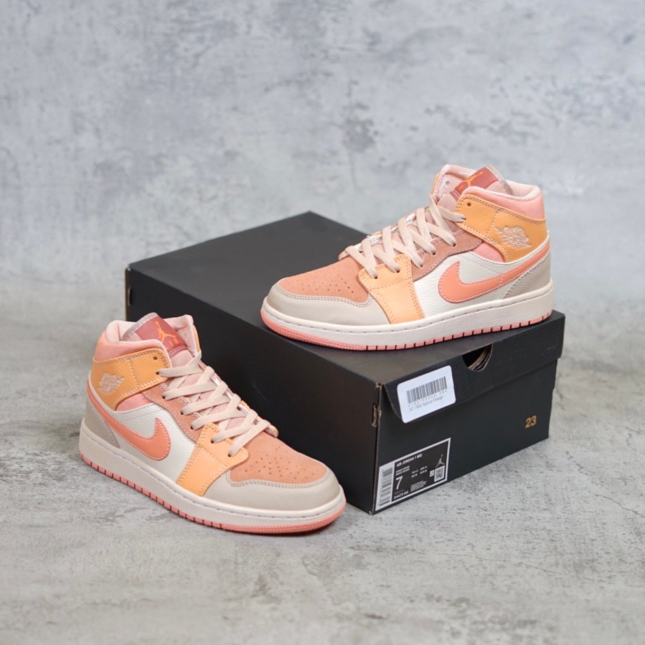 NIKE AIR JORDAN 1 APRICOT ORANGE  SIZE 37-41