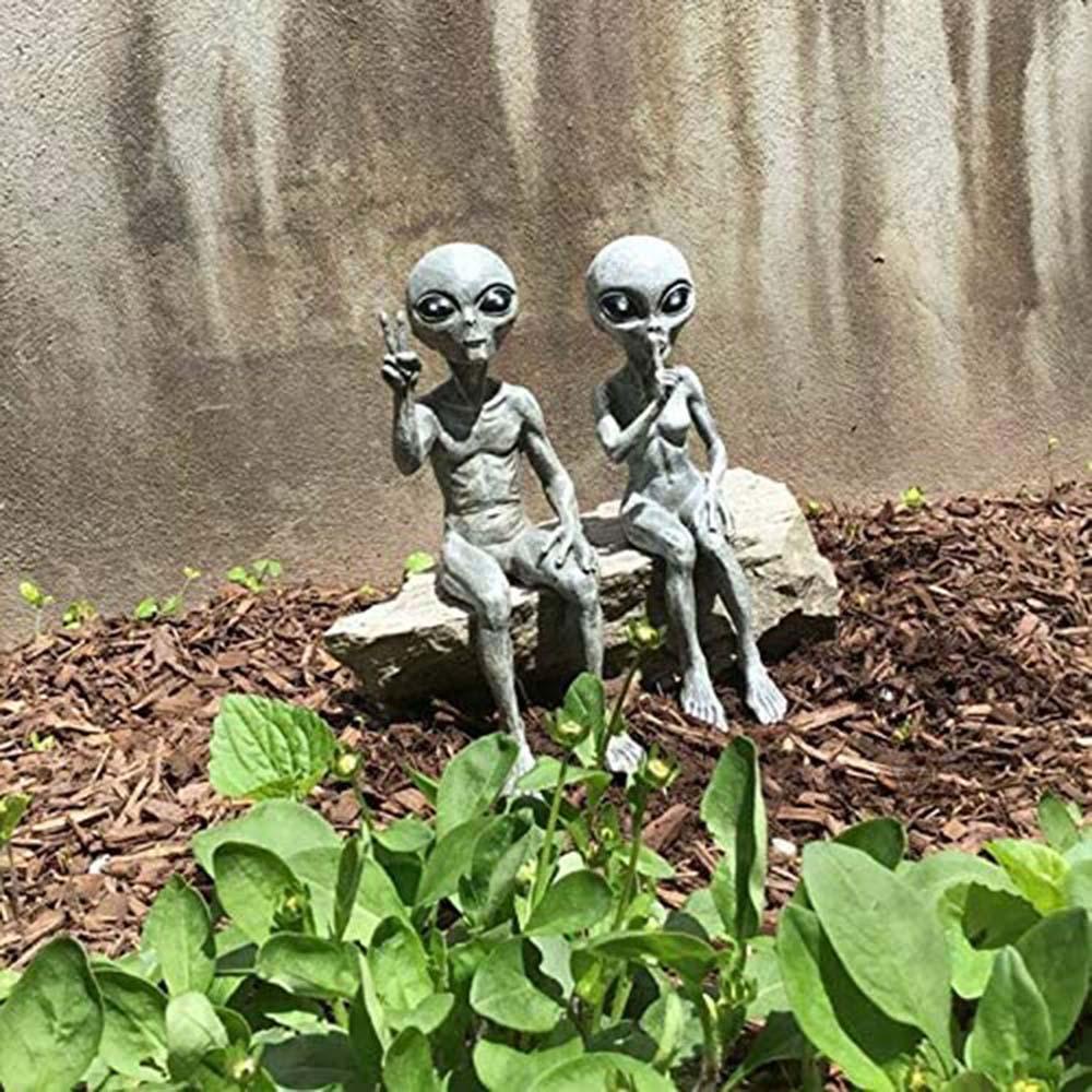 Agustina Skeleton Figure Alien 15cm Dekorasi Body Figure Mainan Patung Taman Luar Angkasa Patung Alien Model Tengkorak Pose Skeleton Model Manusia