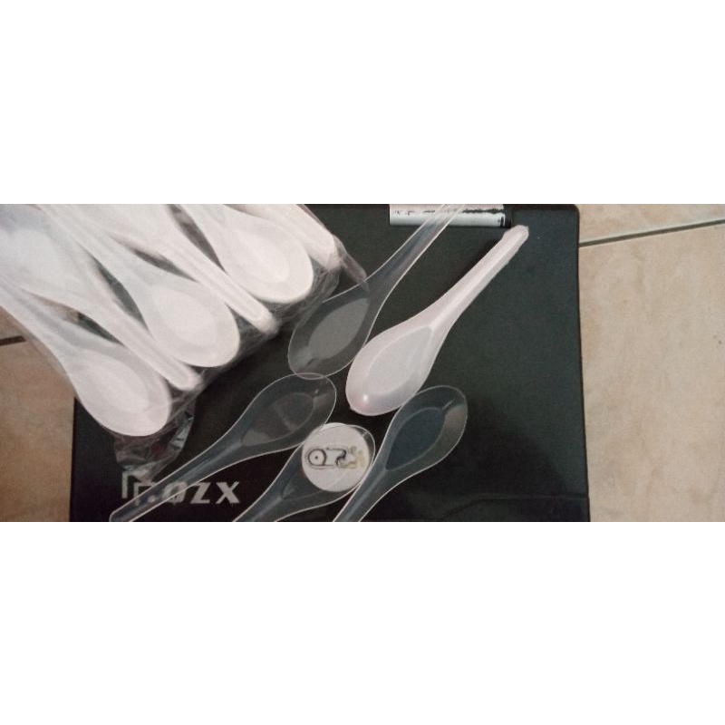 sendok bebek plastik putih bening-1 pack