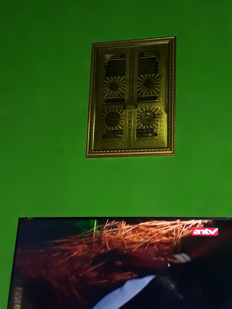 Kaligrafi Foil Pintu Kabah-bingkai Kayu Emas -ukuran 43cmx63cm-kaligrafi Alumunium Foil-lk1227a