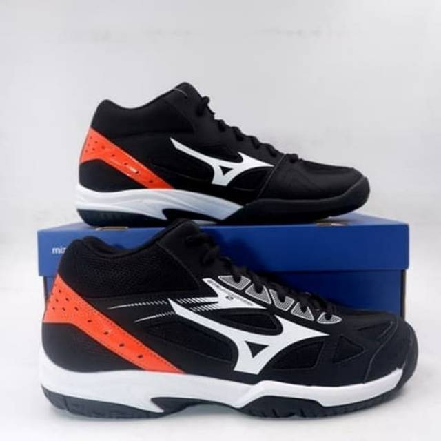 sepatu badminton mizuno terbaru