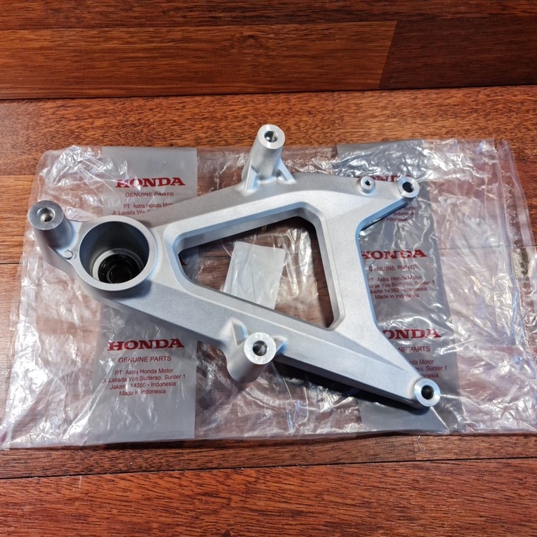 (VARIO 160 CBS) HONDA ORI - SWING ARM ASSY REAR 52100K2SN00 AHM ASLI
