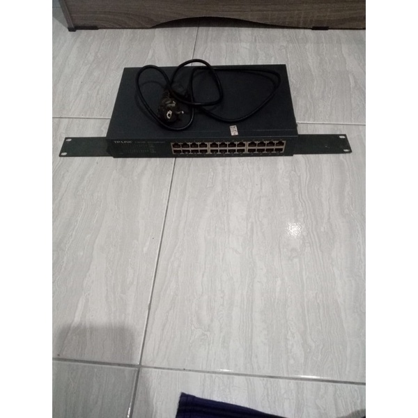 SWITCH HUB TP-LINK 24 PORT GIGAByt LAN /1000 # PORT BERFUNGSI DENGAN BAIK