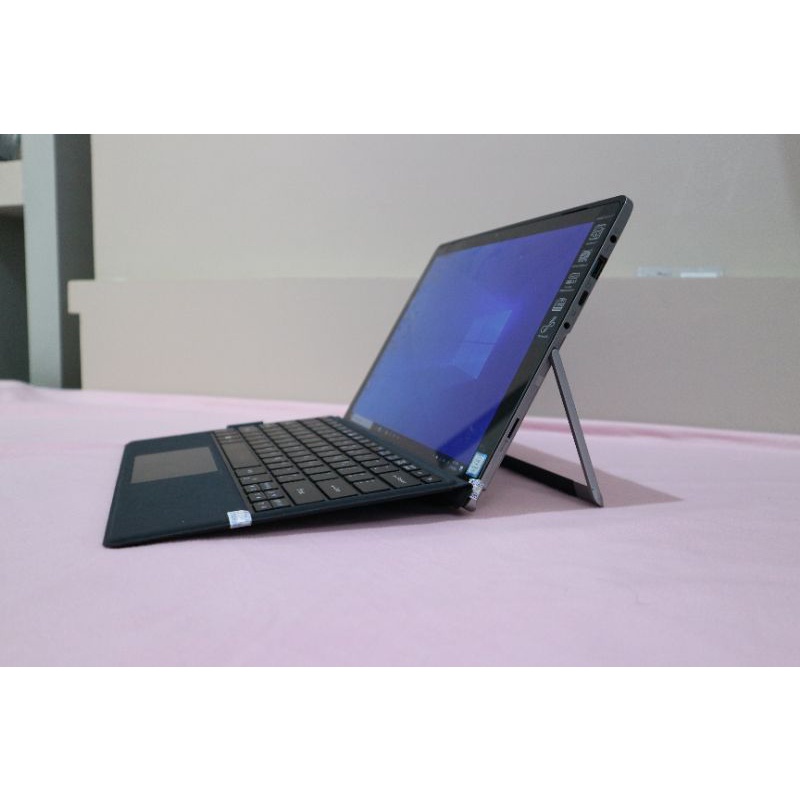 Acer switch alpha 12  core i5 Gen 6th 8GB SSD 256GB 12inch touch tablet