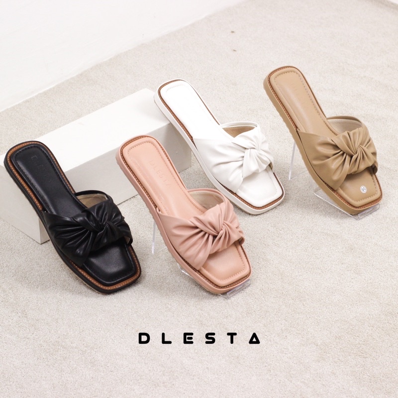 Dlesta Elegan Kasual Kekinian | Sandal Flat Wanita Harian &amp; Jalan-jalan | Empuk, Ringan, Anti Selip &amp; Garansi 30 Hari