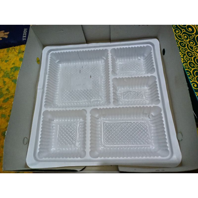 

mika dus 20x20 putih dop