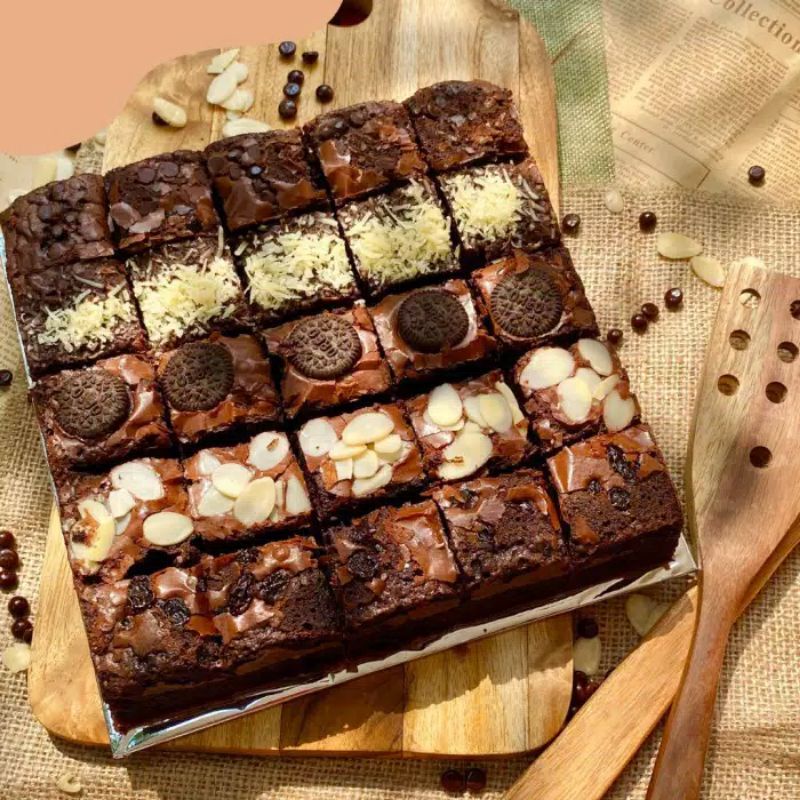 

Brownies Fudgy sekat aneka toping 25 pcs