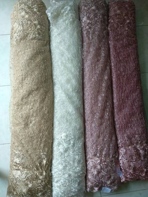 Tile akar mutiara dengan tumpal