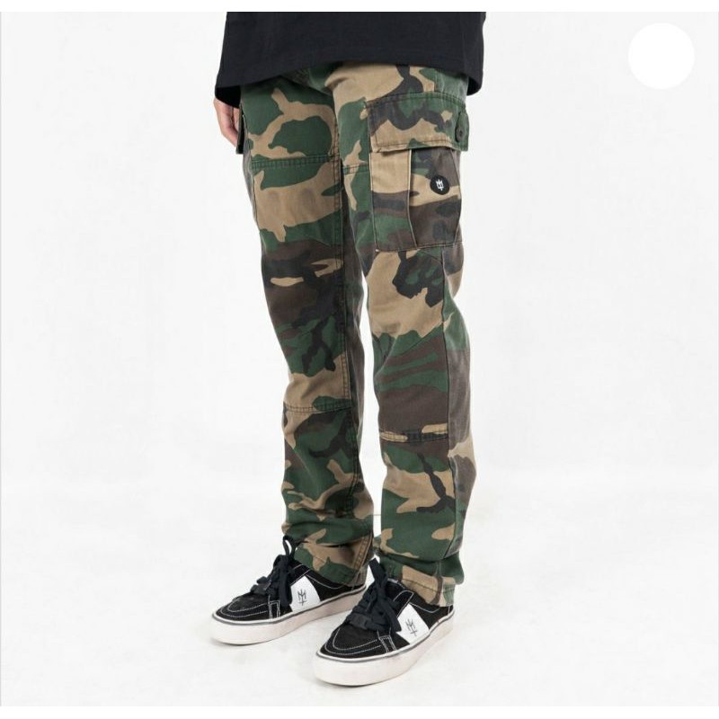 MATERNAL DISASTER - Camo Slimfit Cargo Longpants