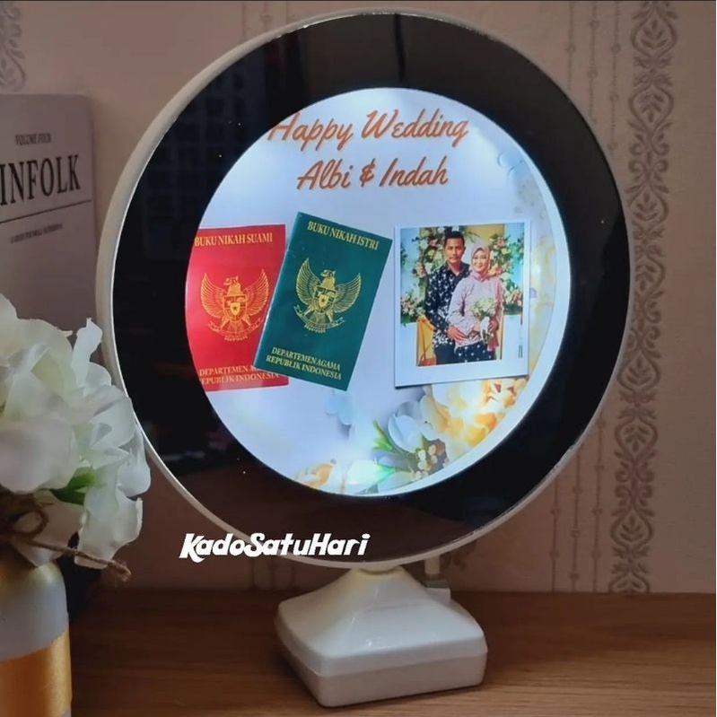 Cermin Buku Nikah / Kado Pernikahan / Hadiah Wedding / Mahar Nikah