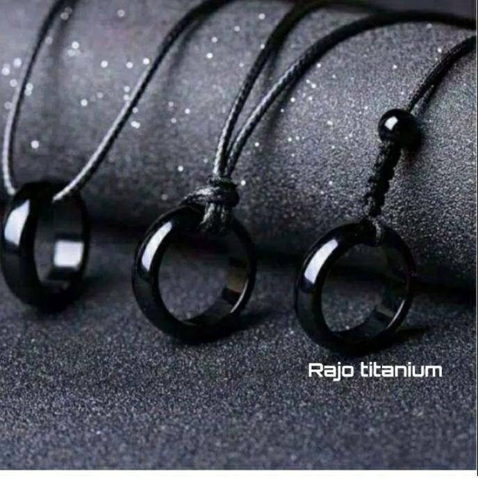 Terbaru dan terlaris KALUNG TALI HITAM BANDUL CINCIN TITANIUM PRIA WANITA TERLARIS  TERBARU 