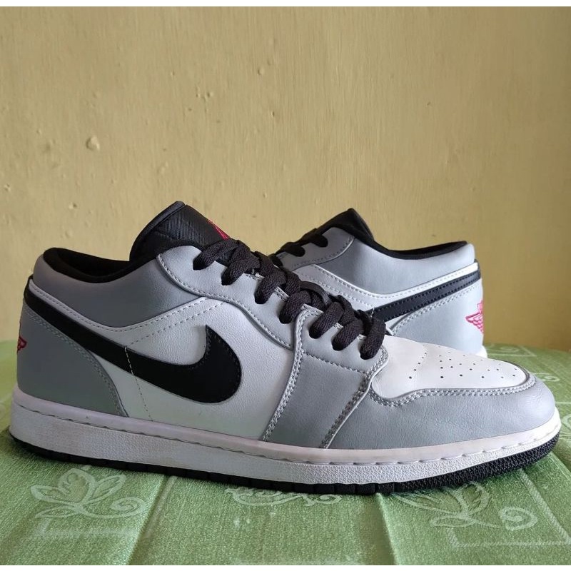 NIKE AIR JORDAN RETRO 1 LOW LIGHT SMOKE GREY