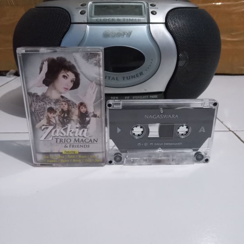 Kaset Pita Zaskia Gothic - Trio Macan - And Friends
