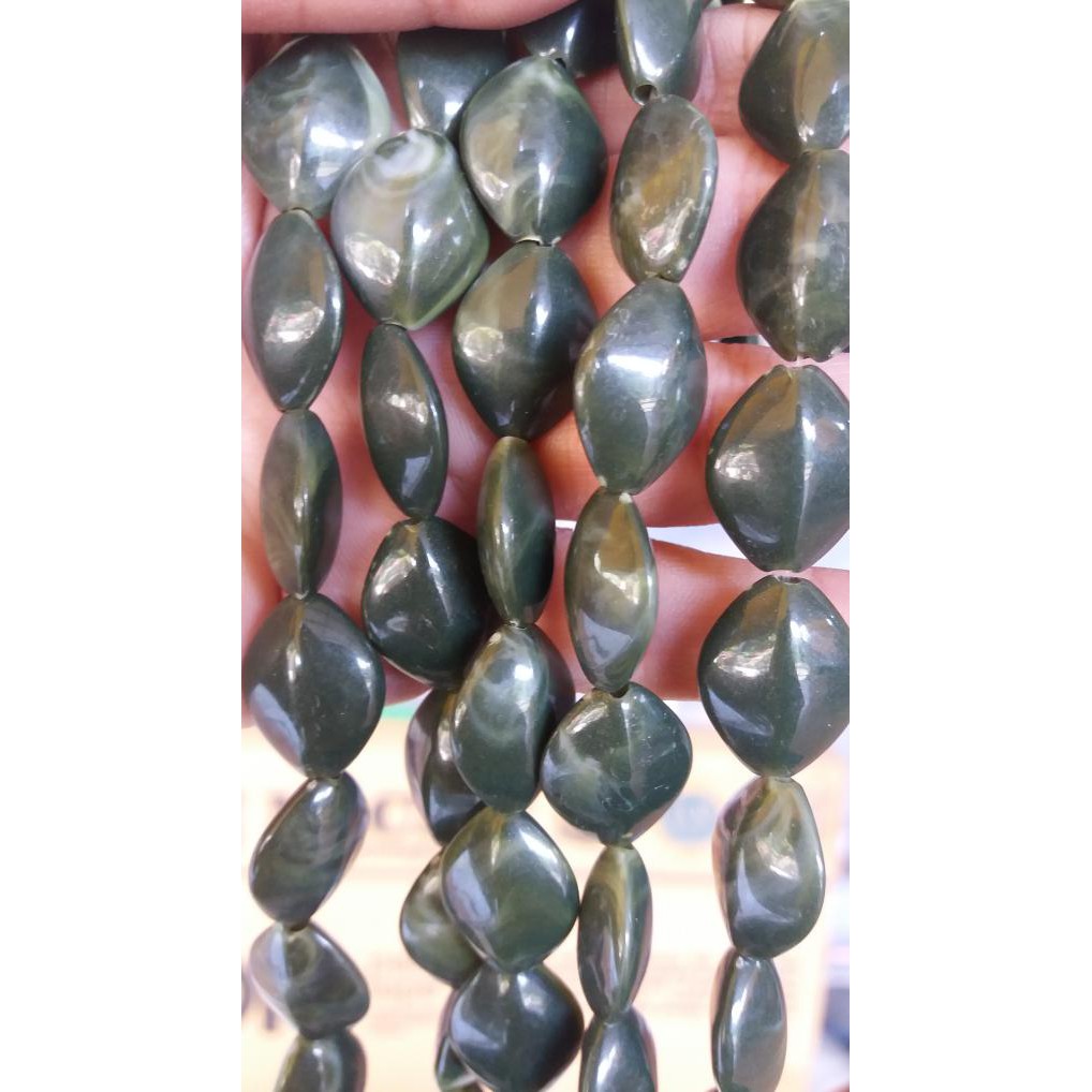 

New Manik Manik Plastik Motif Oval Hijau Tua (1 Renteng) (Das) Juara