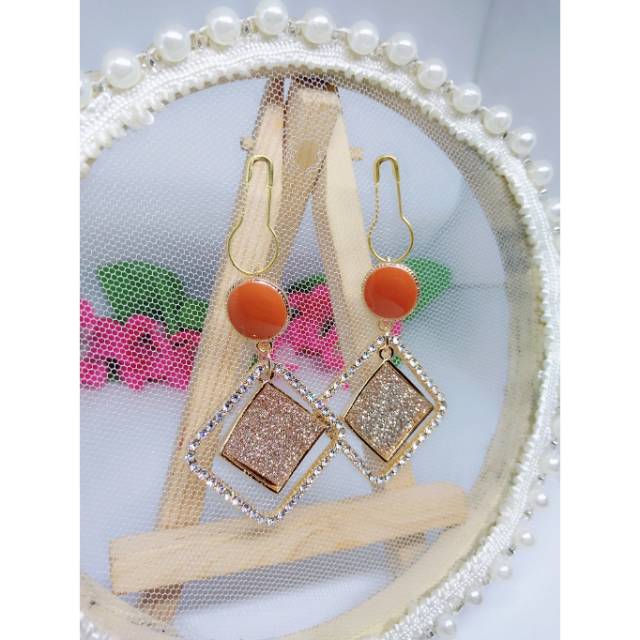 A73 Anting hijab juntai segi glitter diamond