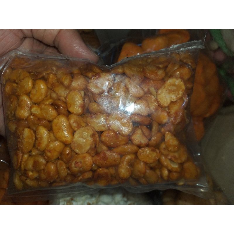 

Cemilan Kacang Koro Balado 250gr oleh-oleh