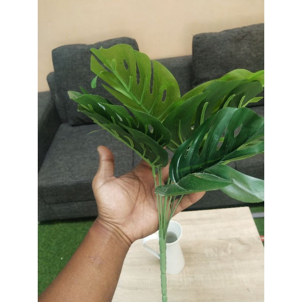 Daun monstera plastik