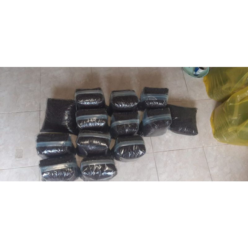 

bean rosting standar kafe robusta , kopi asli ,sesuai harga nya murah ,