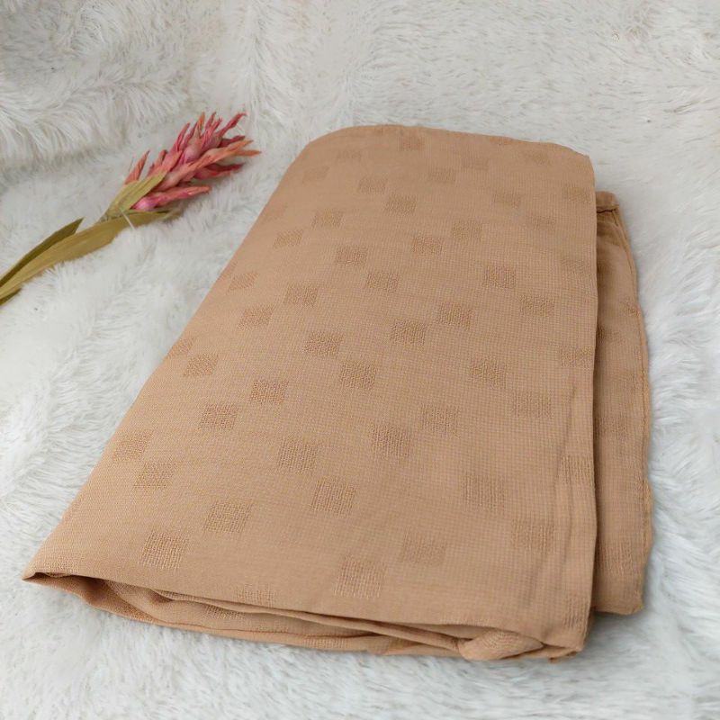 Hijab segi empat Azara Nina Dolce polos