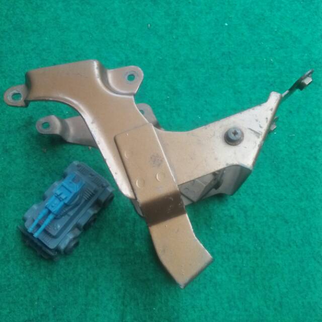 Breket dudukan panel dada f1zr