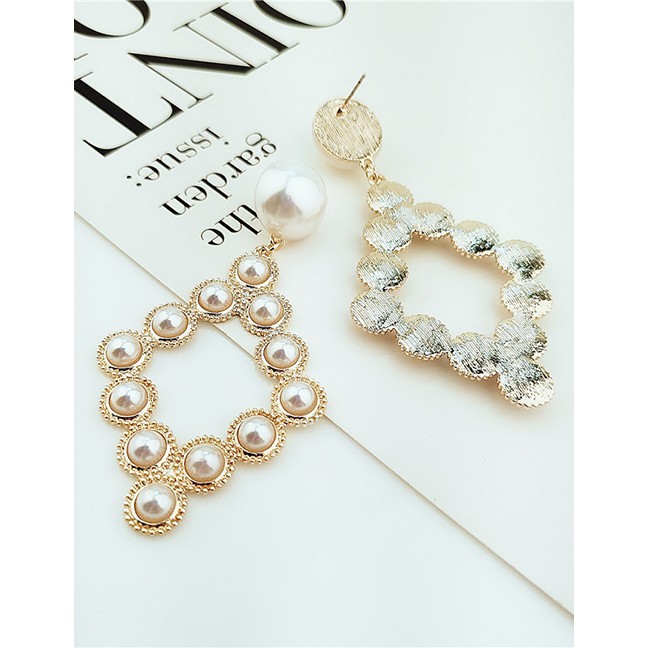 LRC Anting Tusuk Fashion Gold Pearl Geometric Earrings F49313