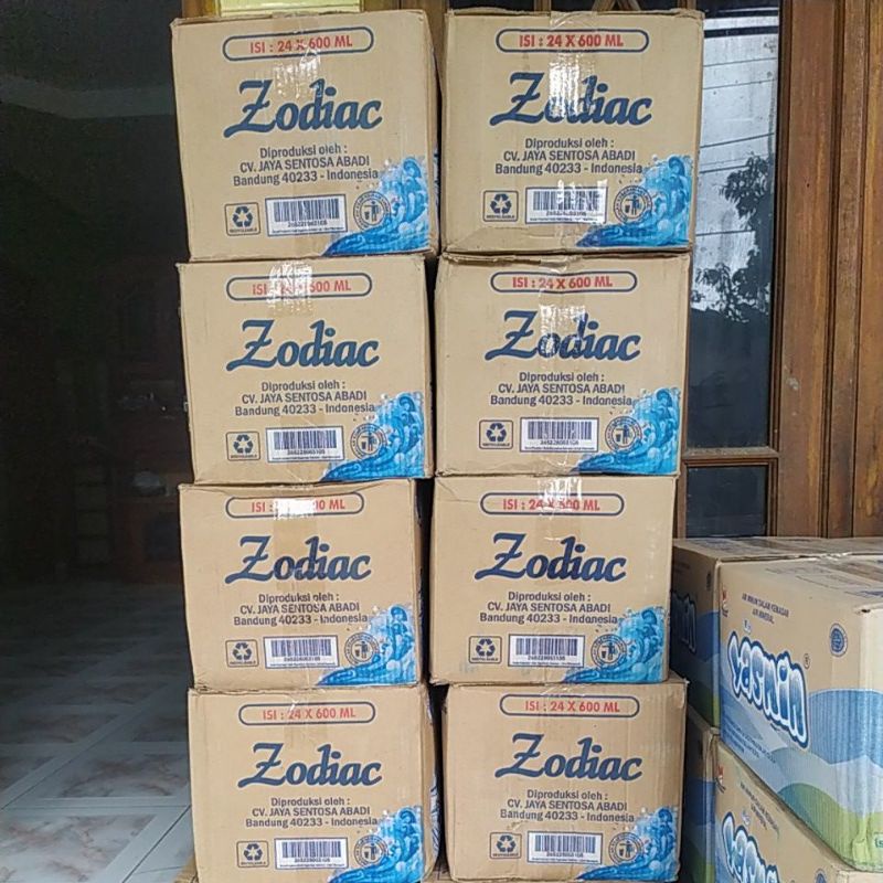 

Air minum mineral Zodiac kemasan botol 600ml