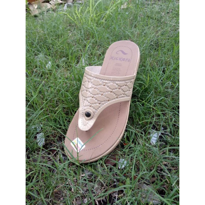 sandal wanita japit crem