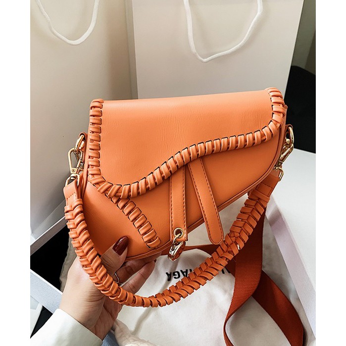 TFT AX9955 92058 AX058 D03 784 773 058 (2 MUAT 1 KG) Tas selempang wanita import Batam Jakarta Saddle Bag terbaru