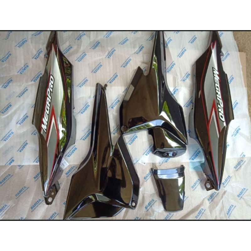 cover body belakang + bok aki Megapro Primus