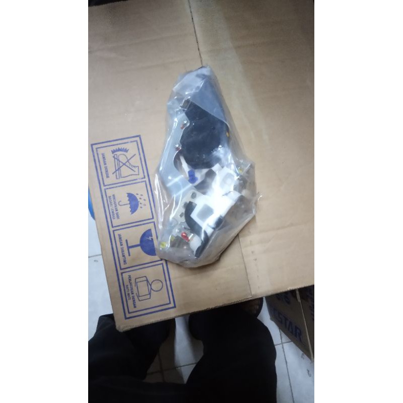 doorlock pintu tengah suzuki apv/arena