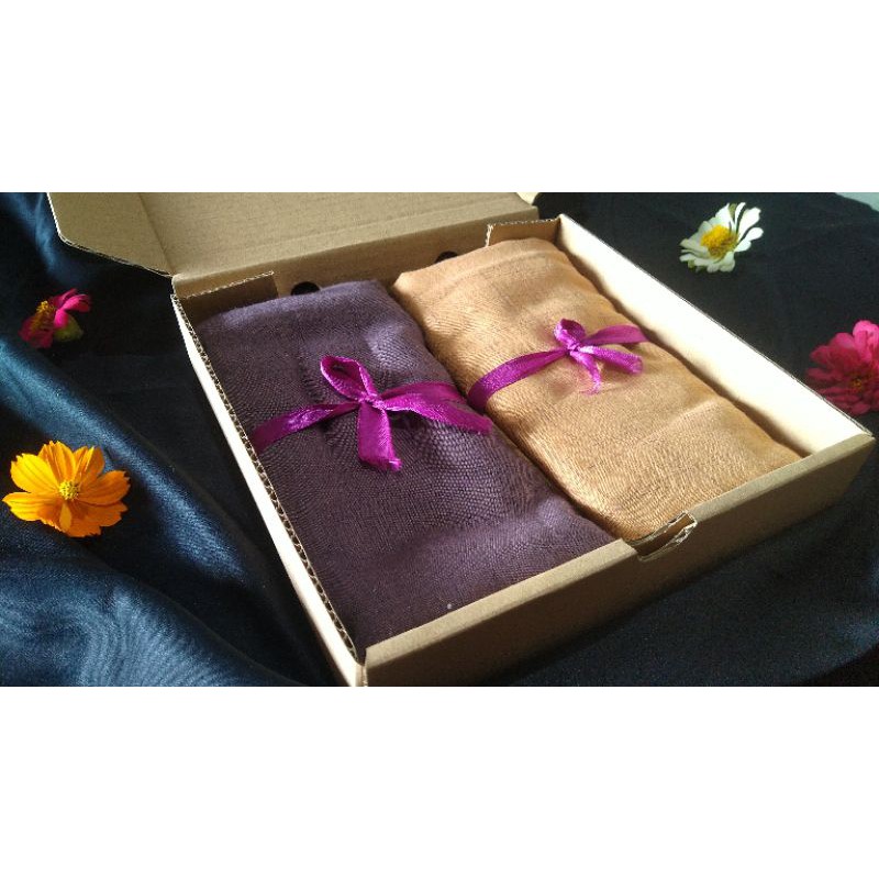 

hampers / gift box / kado ulang tahun / hampers lebaran / paket jilbab / custom hampers