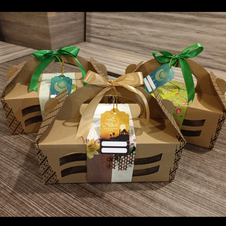 

GABLE BOX HAMPRES LEBARAN IDUL FITRI AESTHETIC TOPLES KUE KERING BATIK