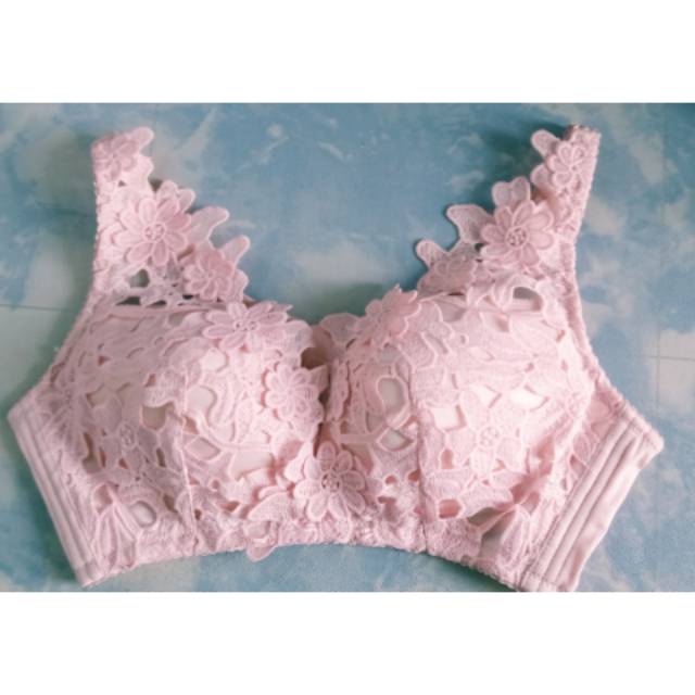 Set pakaian dalam Brokat