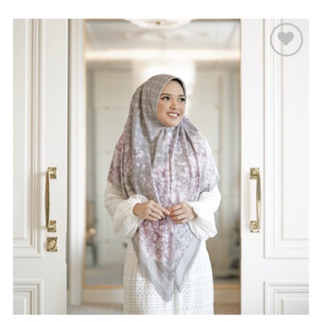 Preloved jilbab segiempat buttonscarves hydrangea grise syari