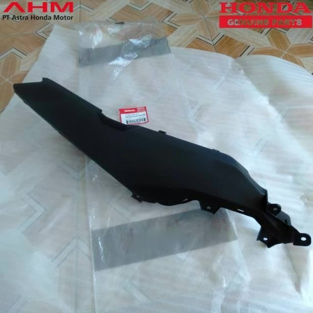 MURAH COVER SAMBUNGAN BODY TENGAH ADV150 KANAN COVER BODY ADV 83600-K0W-N00ZB 83600K0WN00ZB JAMINAN 
